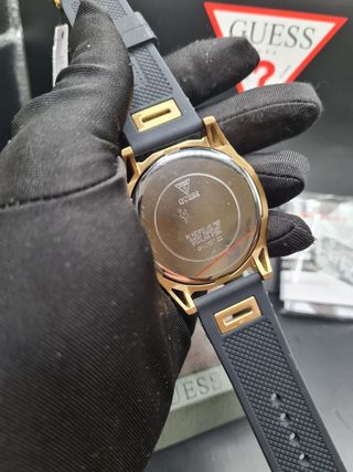 Reloj Guess Dorado y Negro