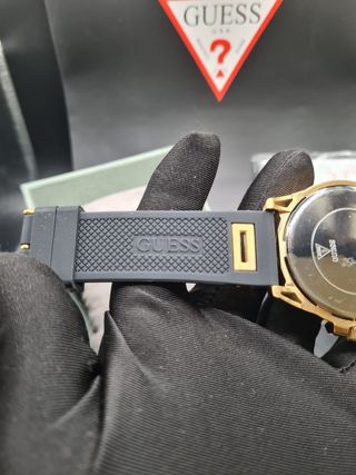 Reloj Guess Dorado y Negro