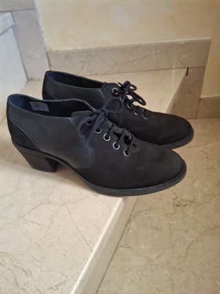 Zapatos de cordones negros para mujer