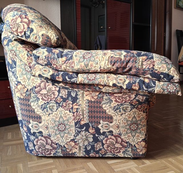 Sillón floreado para sala de estar o salón