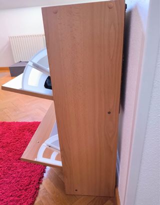 Mueble de madera con 2 cajones para zapatos.