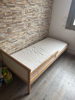 Donando cama infantil con barrera protectora