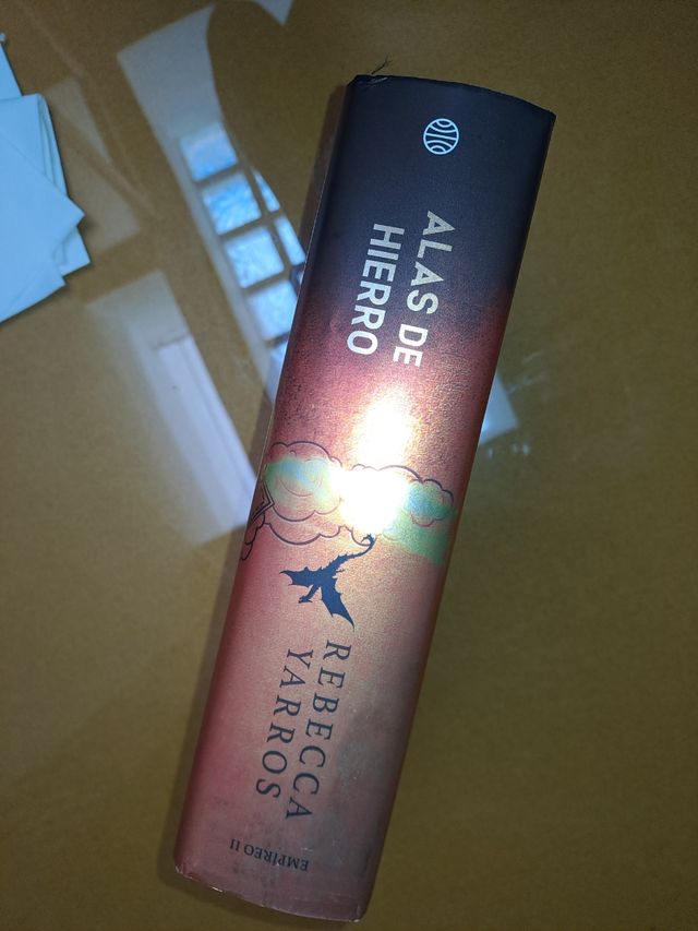 Alas de hierro (Empíreo 2)