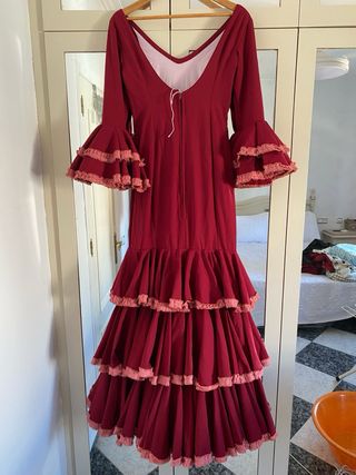 Traje de flamenca burdeos con volantes
