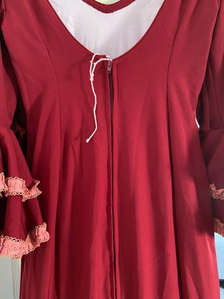 Traje de flamenca burdeos con volantes