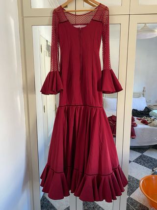 Traje de flamenca burdeos con volantes