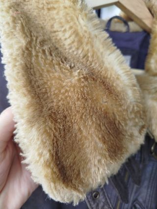 Cazadora de cuero marrón con cuello de pelo