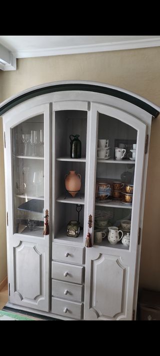 Vitrina de comedor de madera y cristal