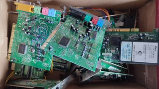 Caja Tarjetas Red, Módems y Sonido Creative