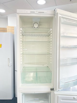 MIELE NEVERA COMBI 2MTS NOFROST A+++. GARANTÍA