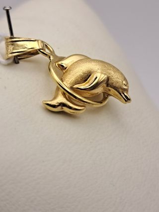 Colgante de oro 18K con delfín