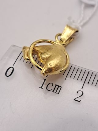 Colgante de oro 18K con delfín