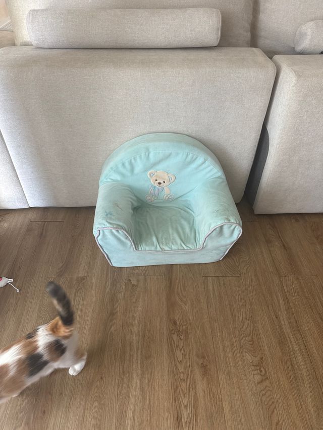 Silla infantil azul con osito