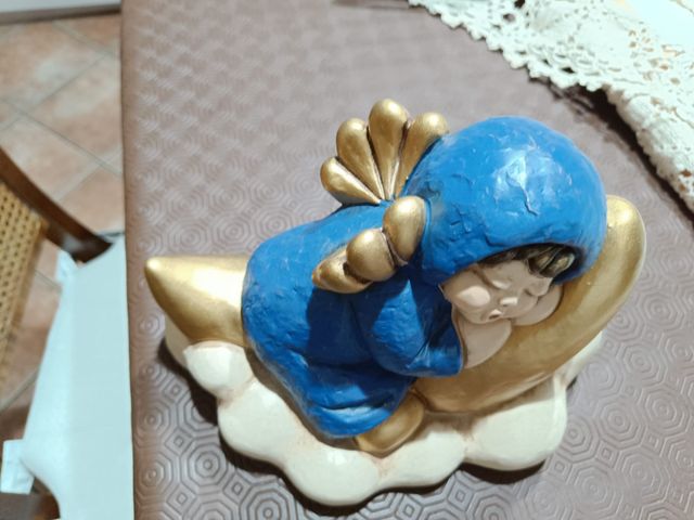 Thun angelo su nuvola grande