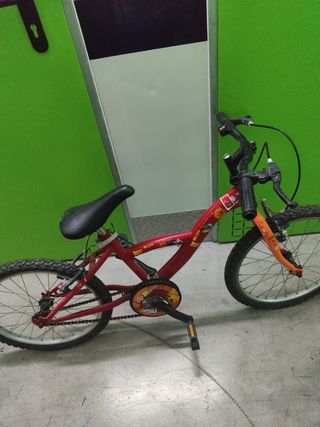 Bicicleta infantil roja