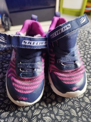 Bambas Skechers talla 24 niña