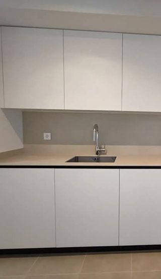 Montador de cocinas con electrodomésticos integrad