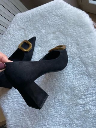 Scarpe Zara con fibbia dorata