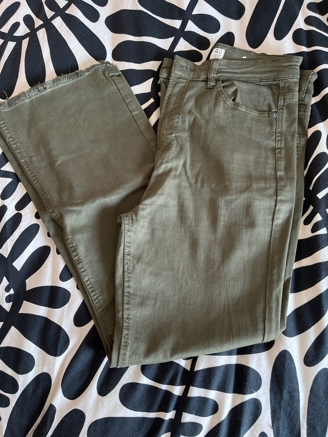 Pantalón vaquero verde oliva talla 40