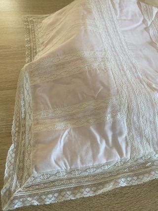Saco capazo rosa con encaje y lazos