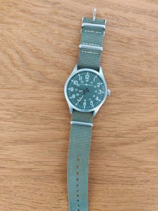 Reloj Álvaro Moreno verde y plateado
