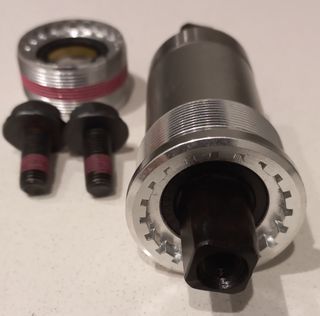 Eje Pedalier First 68xvarias medidas rosca inglesa