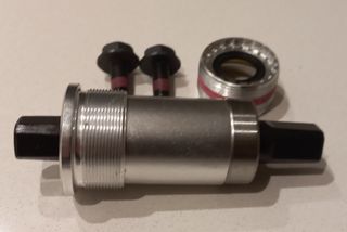 Eje Pedalier First 68xvarias medidas rosca inglesa