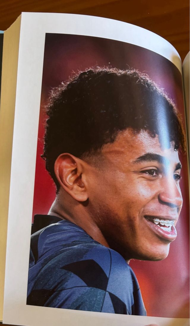 2 LIBRI DI F.C.BARCELONA-MESSI+LAMINE YAMAL