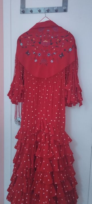 Traje de Flamenca Rojo con Lunares Blancos
