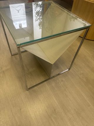 mesa revistero acero y cristal