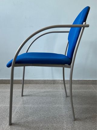 Sillas confidente aluminio tapizado azul, taburete