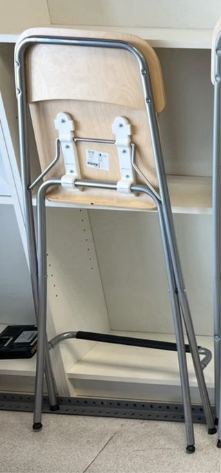 Sillas confidente aluminio tapizado azul, taburete