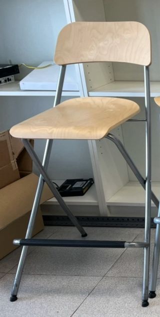 Sillas confidente aluminio tapizado azul, taburete