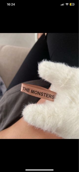 Peluche labubu con lata Coca-Cola