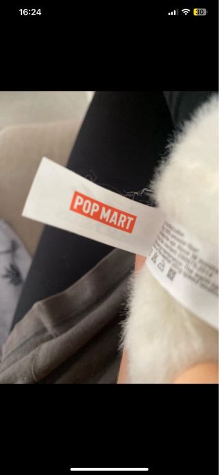 Peluche labubu con lata Coca-Cola