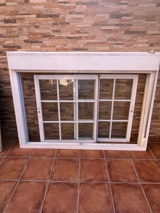 Ventana aluminio con persiana