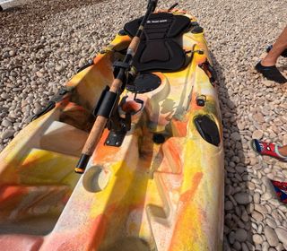 Kayak de pesca versátil