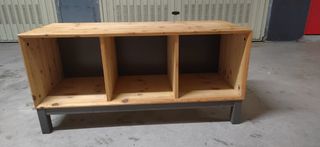 Mueble bajo madera y metal