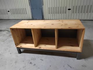 Mueble bajo madera y metal