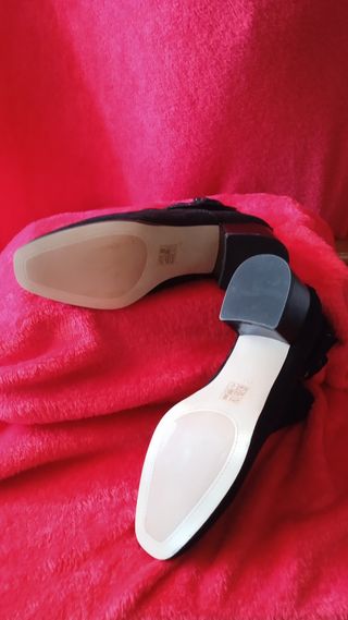 Botines negros con cremallera