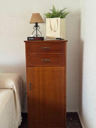 Cómoda auxiliar de madera