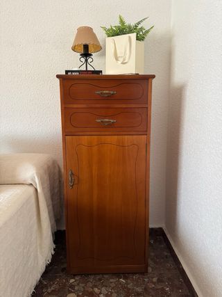 Cómoda auxiliar de madera