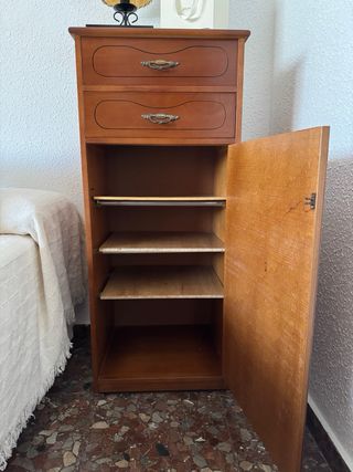 Cómoda auxiliar de madera
