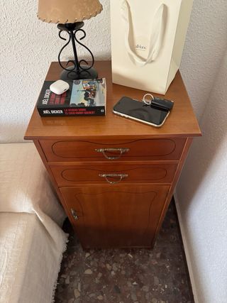 Cómoda auxiliar de madera