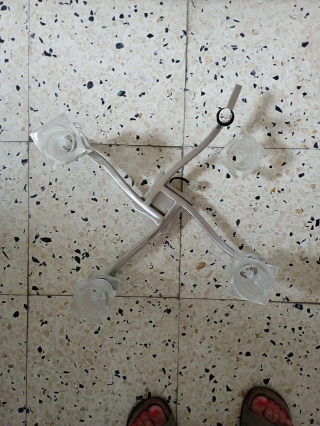 Lámpara de techo moderna.