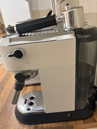 Cafetera DeLonghi Dedica Style EC685.W Blanca