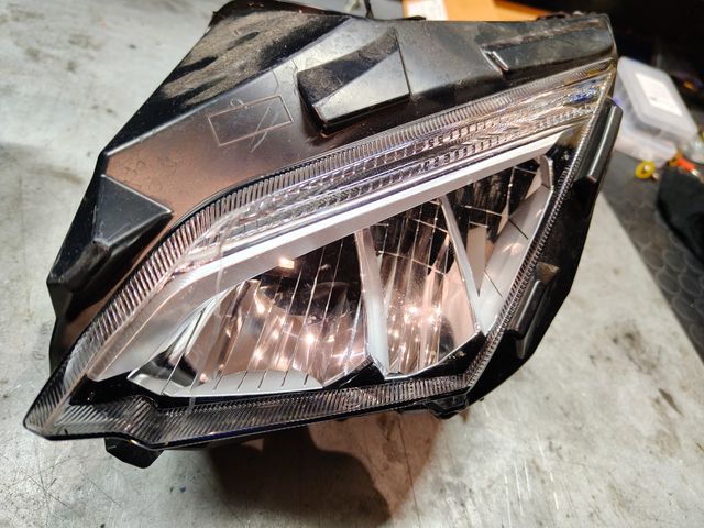 Faro Honda Forza 750 incidentato