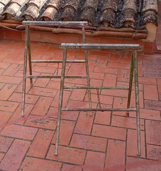 2 Caballetes de hierro para obra