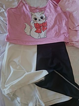 Camiseta rosa Bershka con estampado