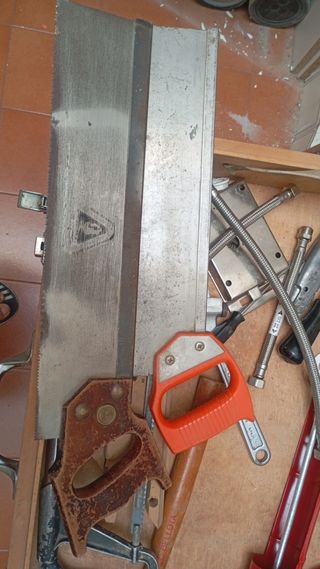 Herramientas de carpintería variadas